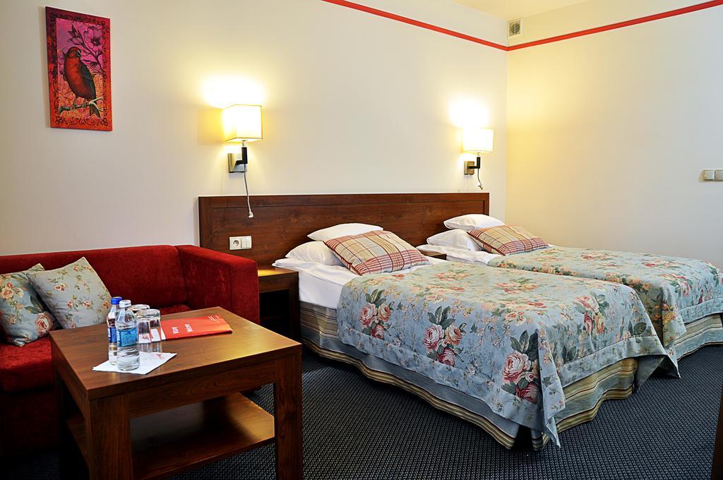 Ahotel Czechowice-Dziedzice Zimmer foto